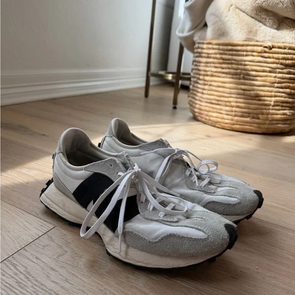 New Balance White and Black Athletic Shoes - Picture 3 of 12